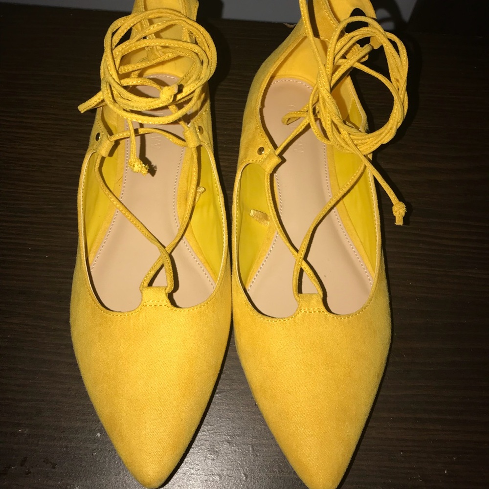 Yellow Old Navy gladiator flats